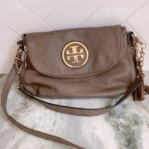 Tory Burch Crossbody Purse not authentic